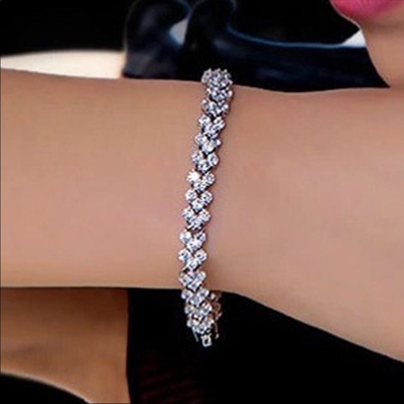Stunning Crystal Tennis Bracelet - Picture 6 of 7